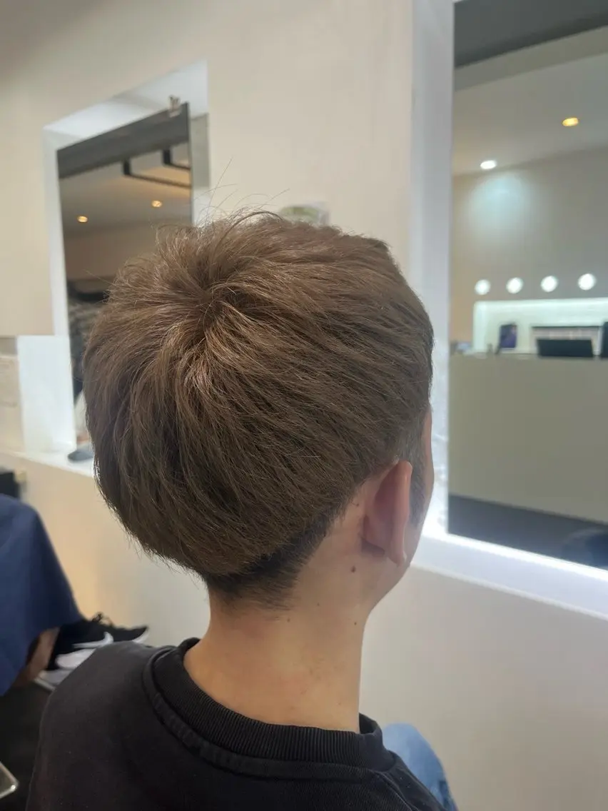ショート カラー ベージュカラー 透明感カラー レイヤーカット ショートヘア カット ヘアカラー 中居 蒼士のヘアスタイル
