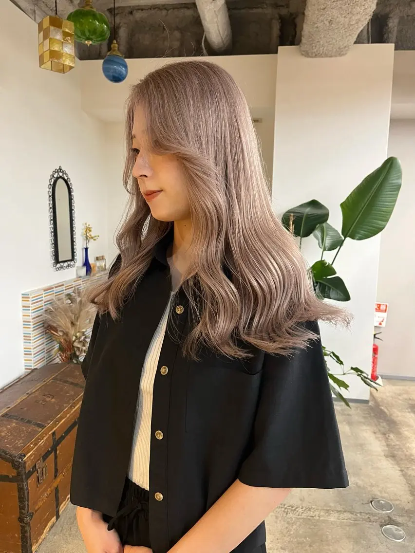 セミロング カラー ベージュカラー ブリーチ ミルクティーベージュ カット ヘアカラー トリートメント 🩷ハイトーン透明感 レイヤー🩷ユリカのヘアスタイル