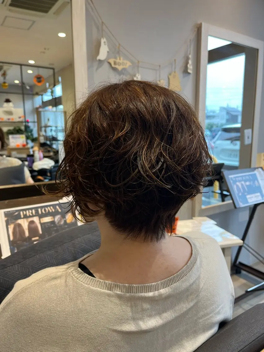 ショート パーマ とぐち しおりのヘアスタイル