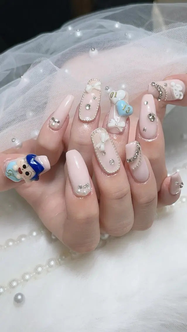 ネイル クリスタル ネイルのネイルデザイン