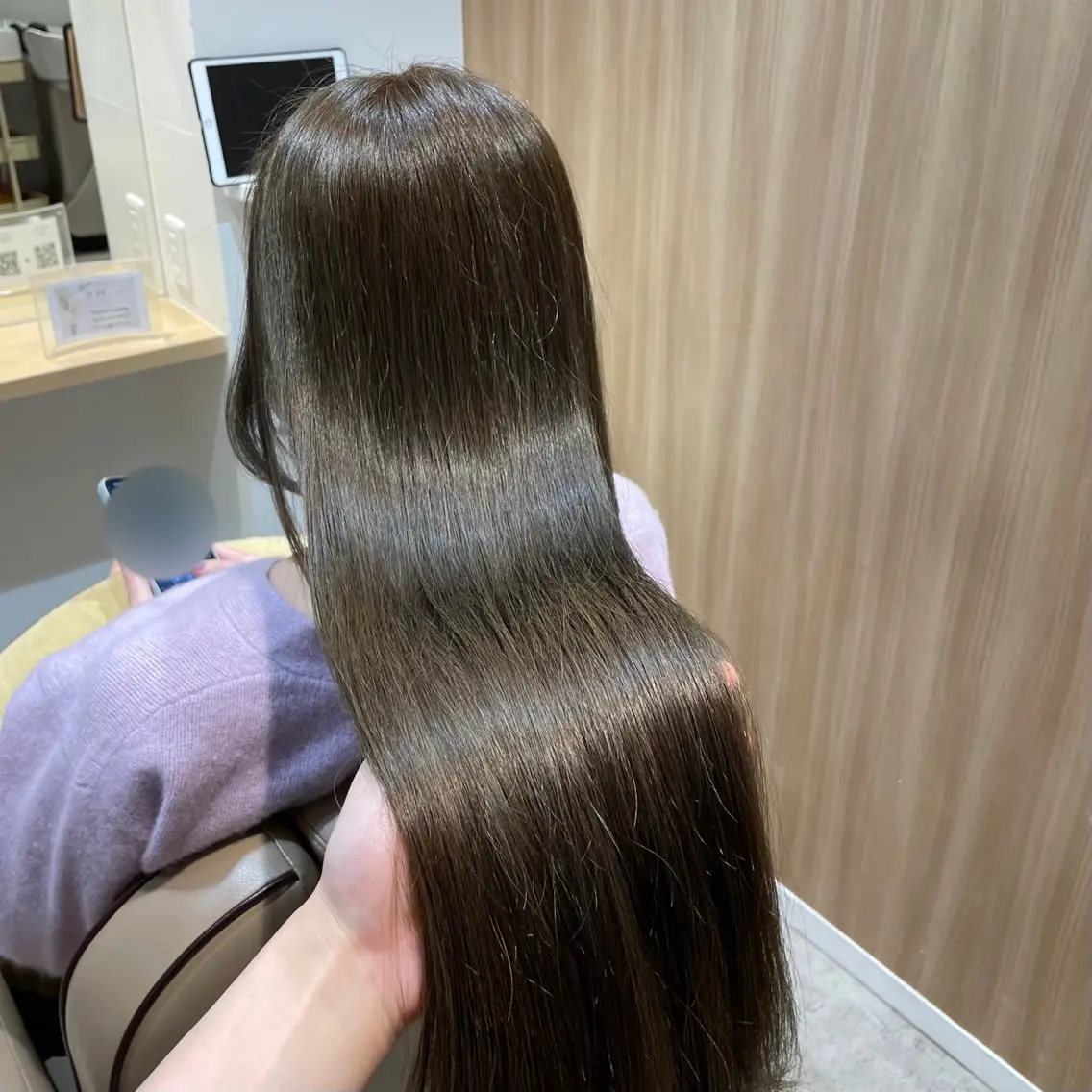 ロング カラー ベージュカラー オリーブベージュ MIKU .のヘアスタイル