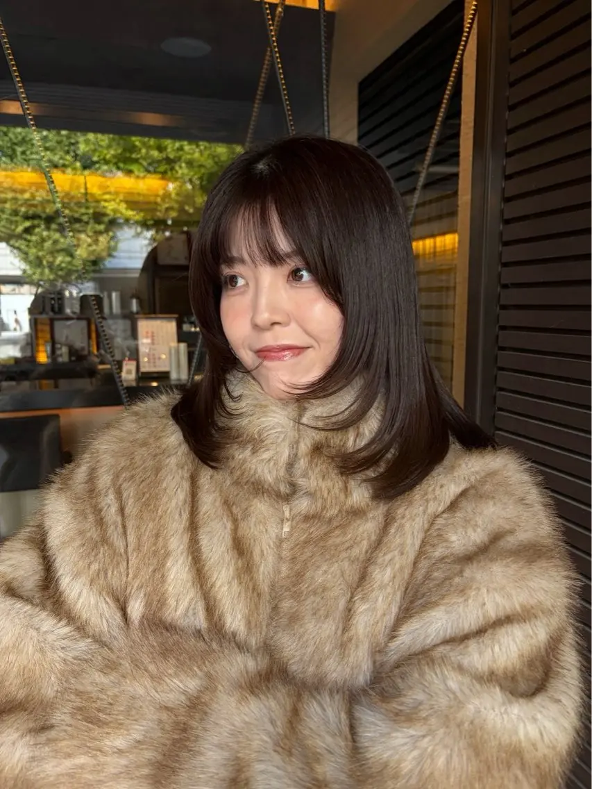 ミディアム カラー 小森谷 美和のヘアスタイル