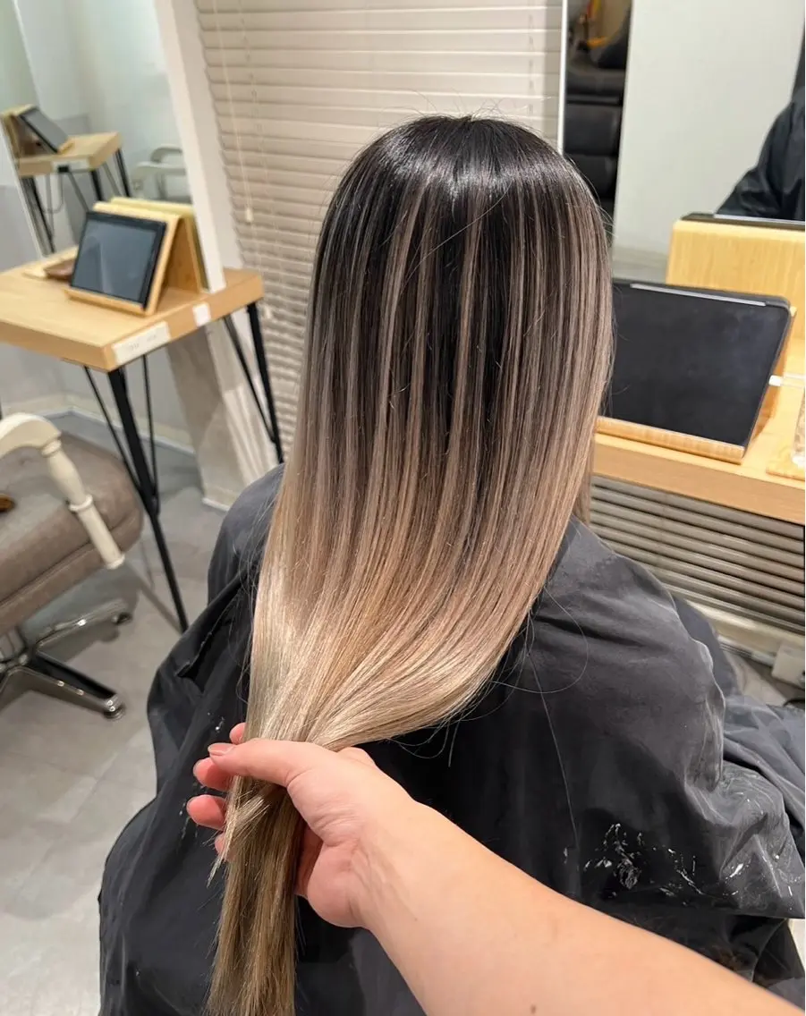 ロング カラー バレイヤージュ ベージュカラー ホワイトベージュ レイヤーカット 指名数No.1 /NAOYAのヘアスタイル