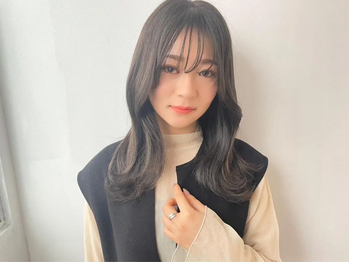 セミロング カラー ヘアアレンジ グレージュ 高尾 成紀のヘアスタイル