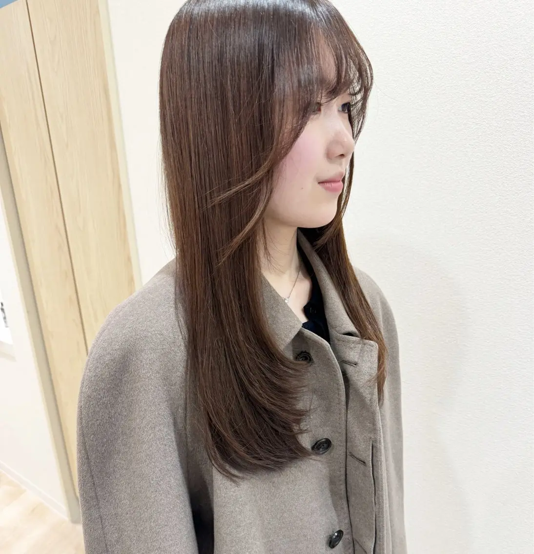 セミロング 顔まわりレイヤー 顔周りカット レイヤーカット 縮毛矯正 トリートメント 丹野 圭太のヘアスタイル