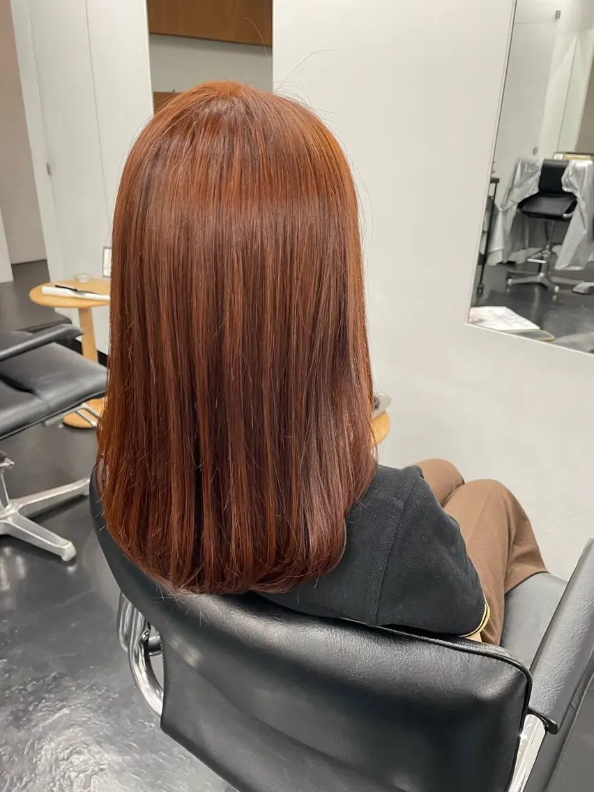 セミロング カラー ブリーチ ブリーチなしカラー オレンジ 【ヤマザキアヤメ】 艶カラー/縮毛矯正のヘアスタイル