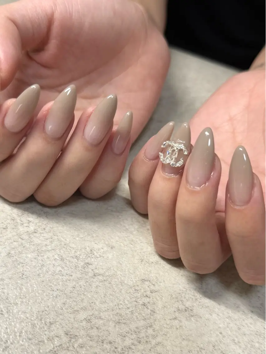 ネイル ハンドネイル ネイルルーム チャームのネイルデザイン
