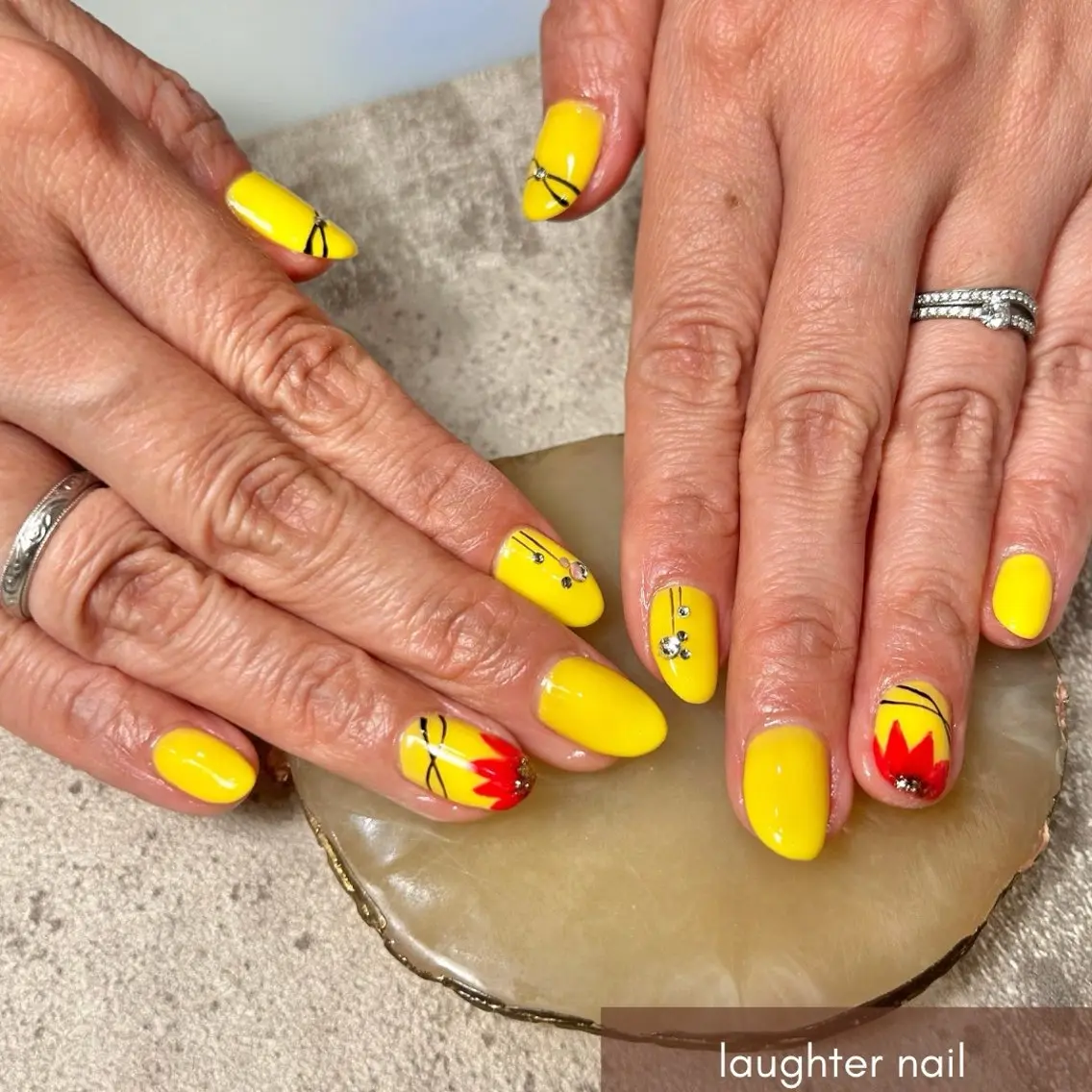 ネイル アートネイル フラワーネイル ジェルネイル 黄色 ハンドネイル laughter nailのネイルデザイン