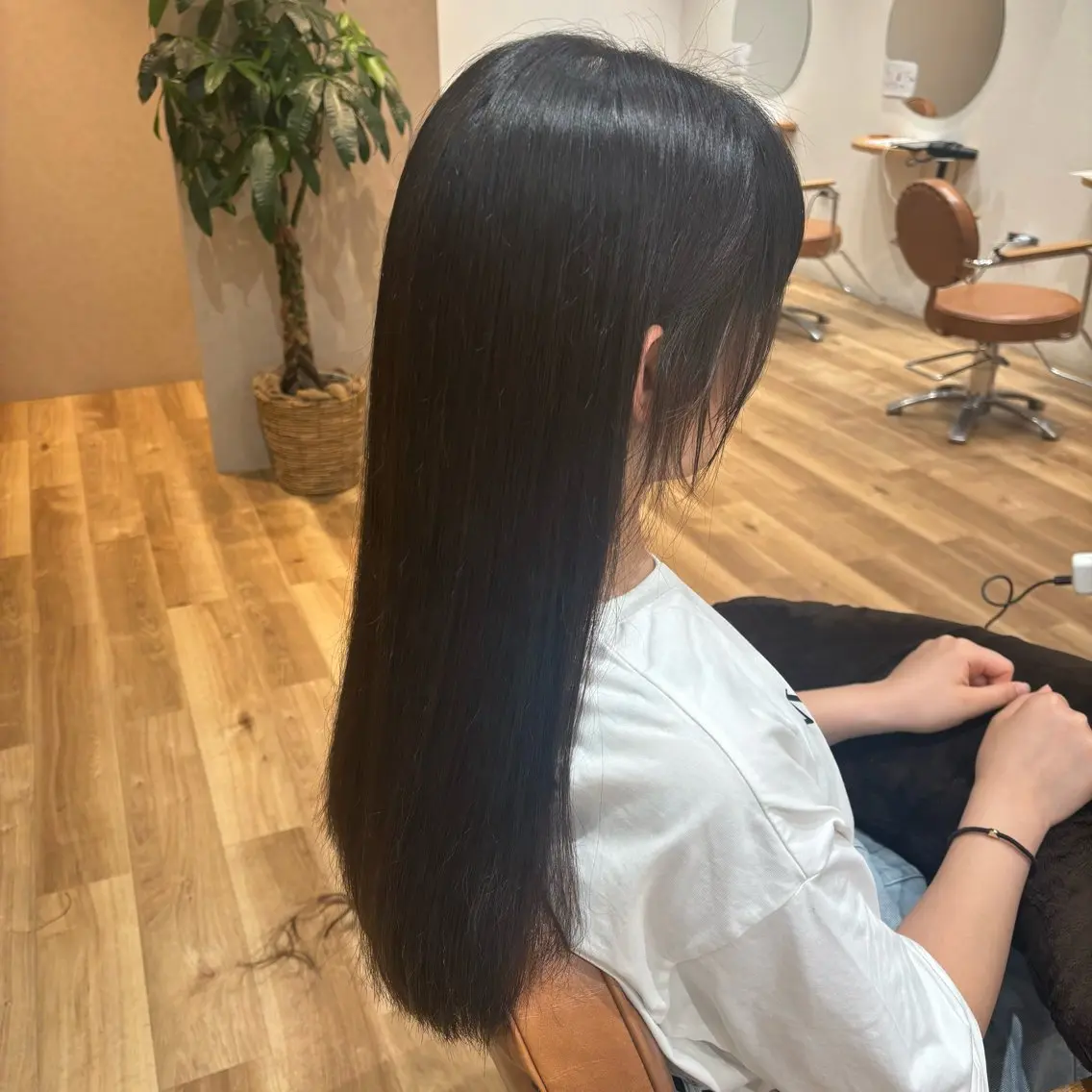 ロング 小西 七菜子のヘアスタイル