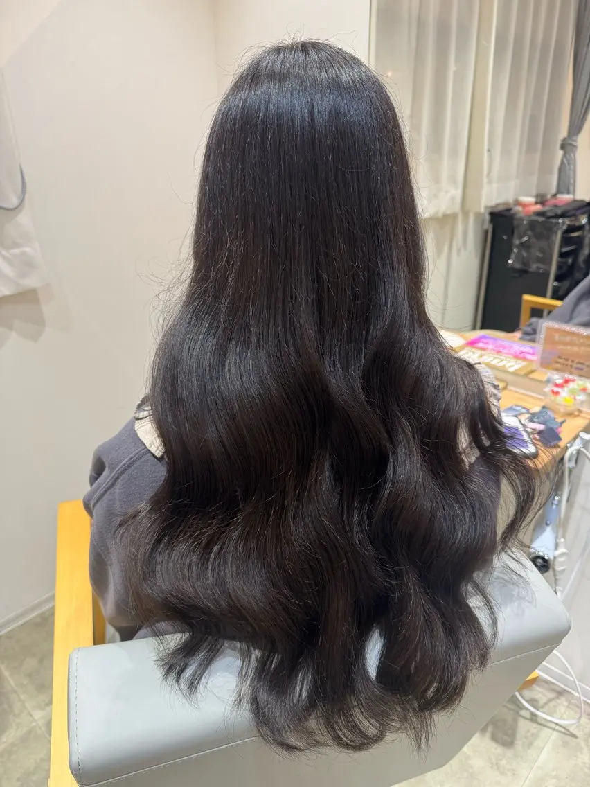 ロング カラー ショコラグレージュ グレージュ 宮川 彩乃のヘアスタイル