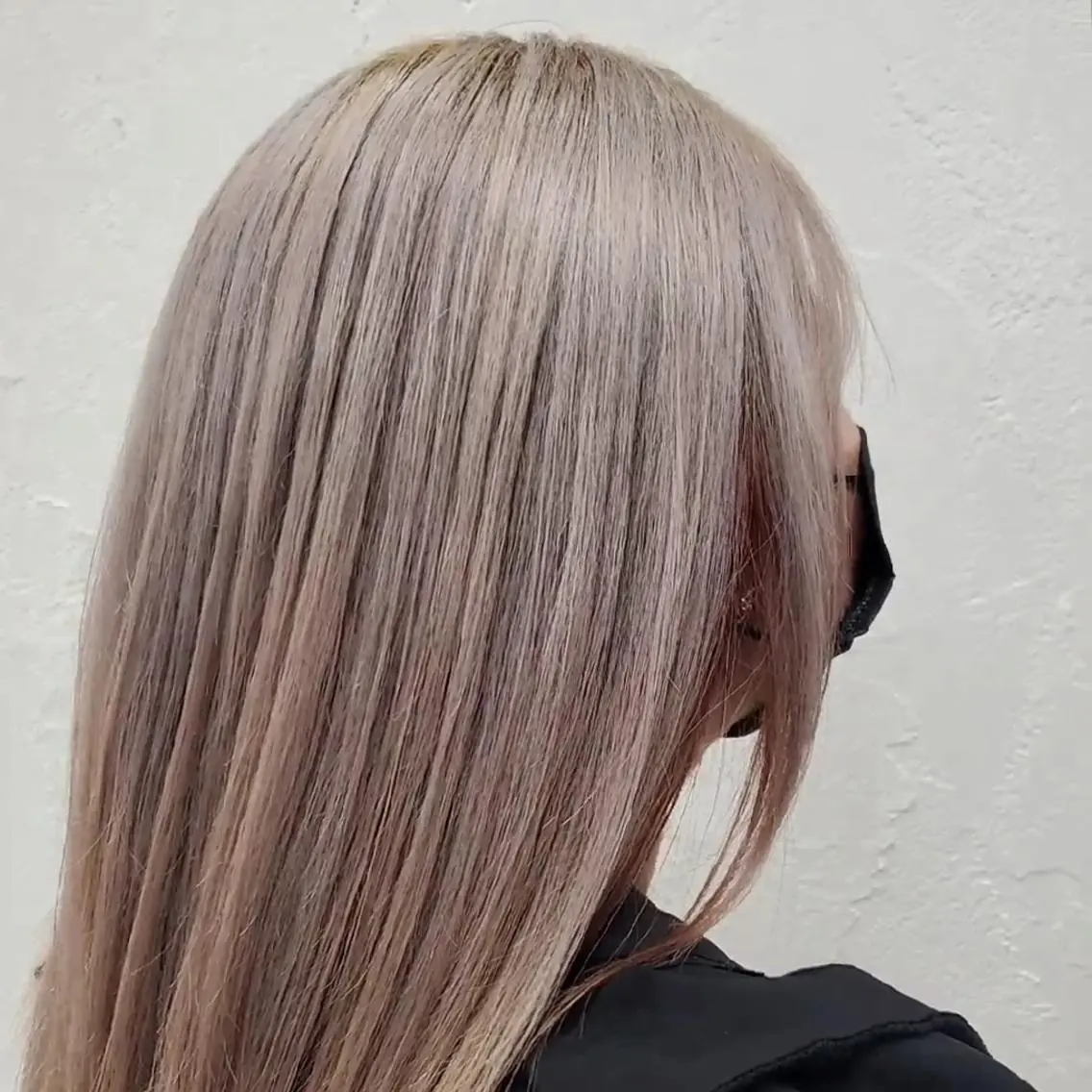 ロング カラー ハイトーンカラー シルバー 髪質改善/白髪ぼかし SHIONのヘアスタイル