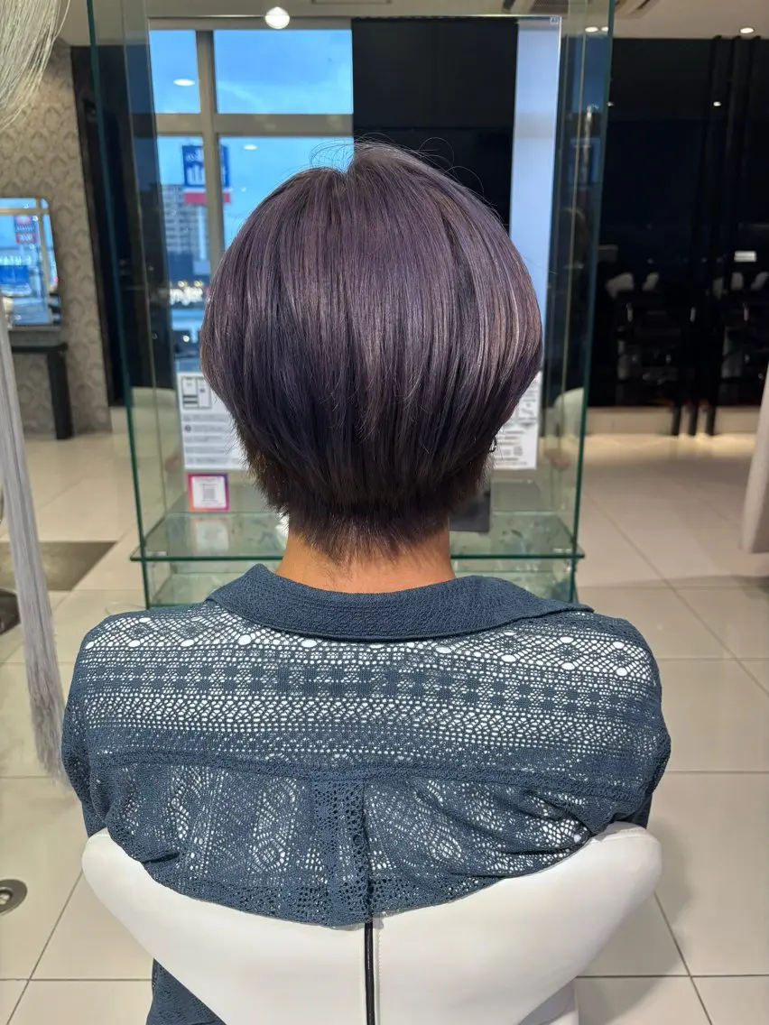 カラー ブリーチ ネイビーカラー 駒ケ嶺 梓のヘアスタイル