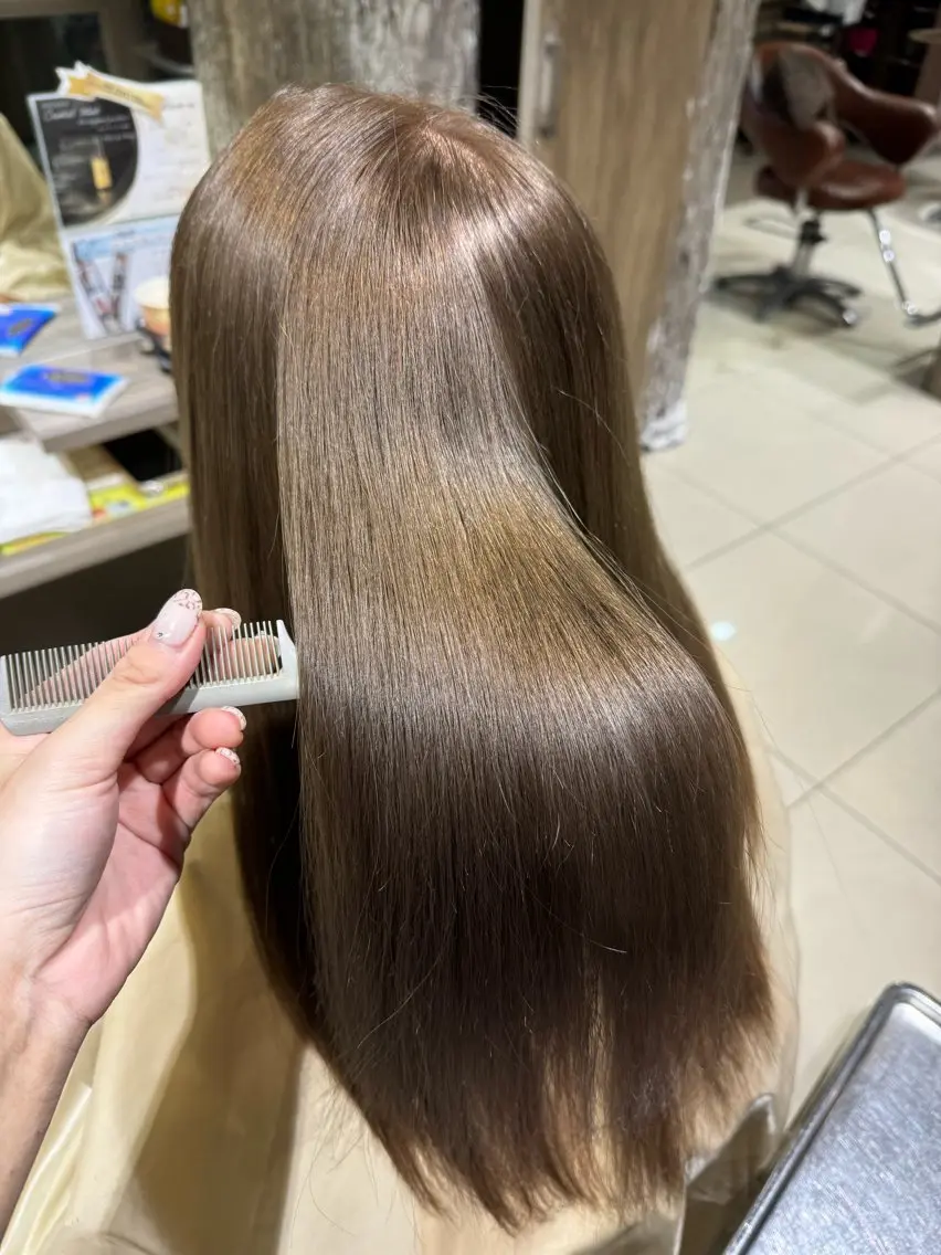 セミロング ヘアカラー トリートメント 透明感カラー& メンズアイブロウ専門のヘアスタイル
