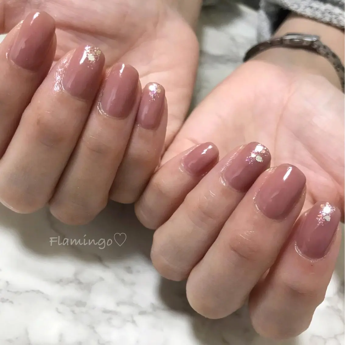 ネイル ジェルネイル キラキラネイル ラメ(グリッター) オフィスネイル ワンカラーネイル 40代からのサロン♡ フィルイン／自爪育成のネイルデザイン