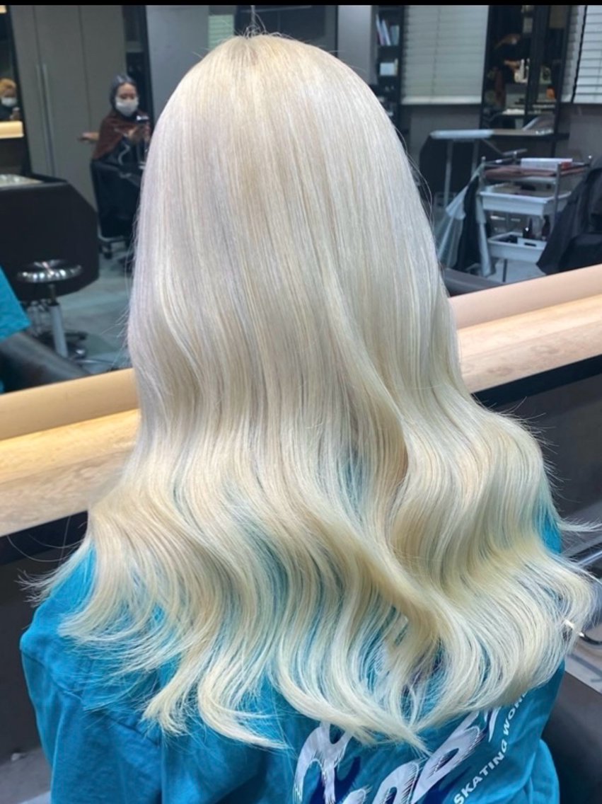 ミディアム エクステ 💛NOZOMI💛 ハイトーンカラーのヘアスタイル