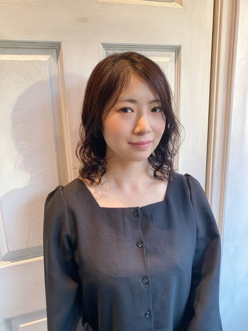 ミディアム パーマ ミディアムパーマ デジタルパーマ カット パーマ 千 田のヘアスタイル