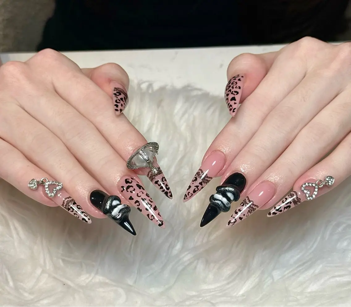 ネイル クリアネイル ドット フラッシュネイル フレンチネイル マグネットネイル ハンドネイル ハンドケア Aria Nail Beautyのネイルデザイン