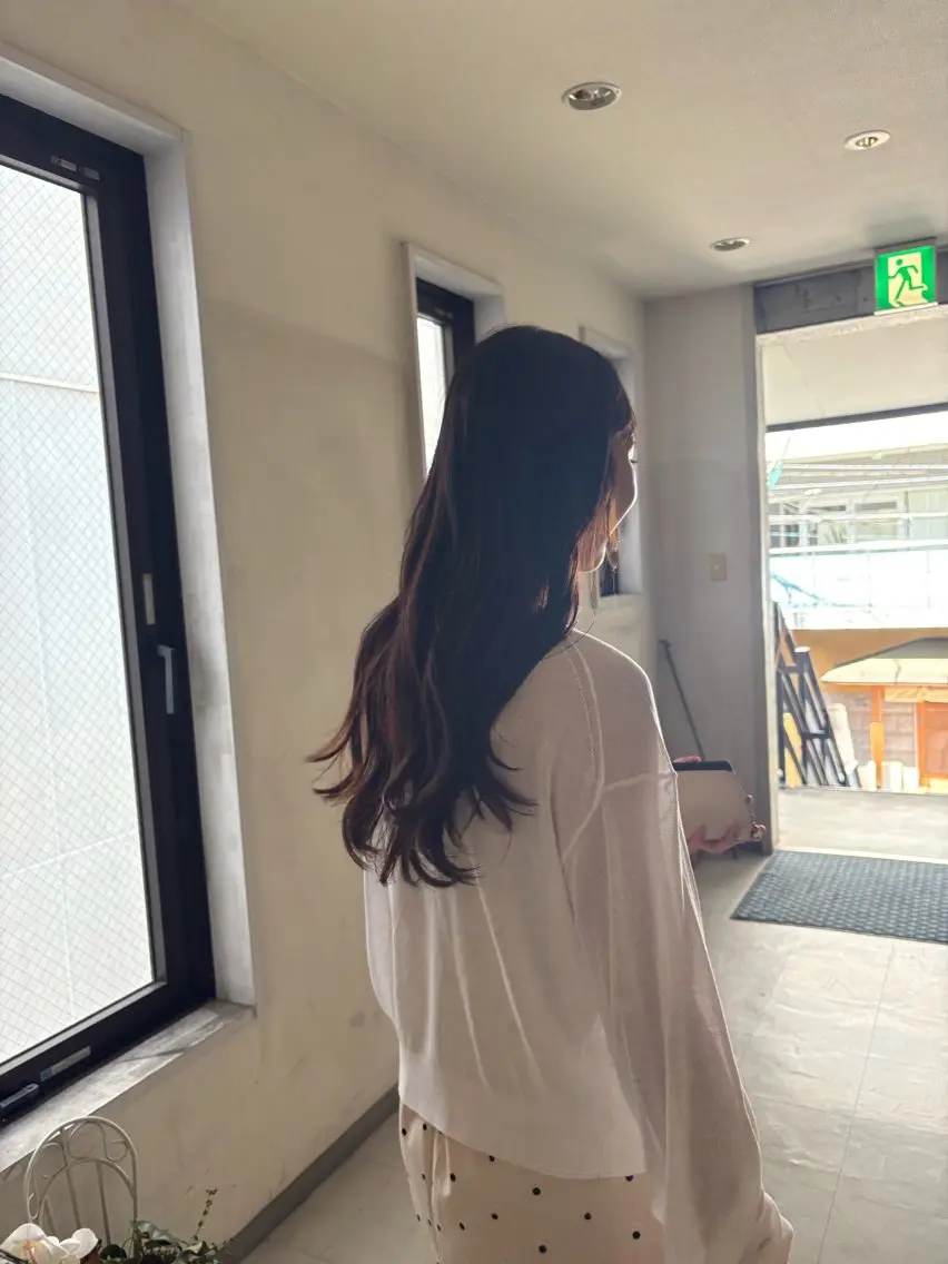 ロング ミヤウチ セイナのヘアスタイル