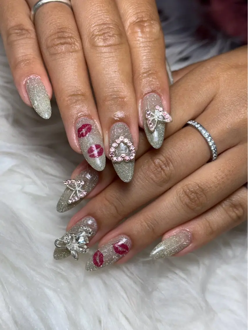 ネイル チークネイル 長さ出し フットネイル ジェルネイル 卒業式 𝓐𝓷𝓻𝓲 XiinhNailのネイルデザイン