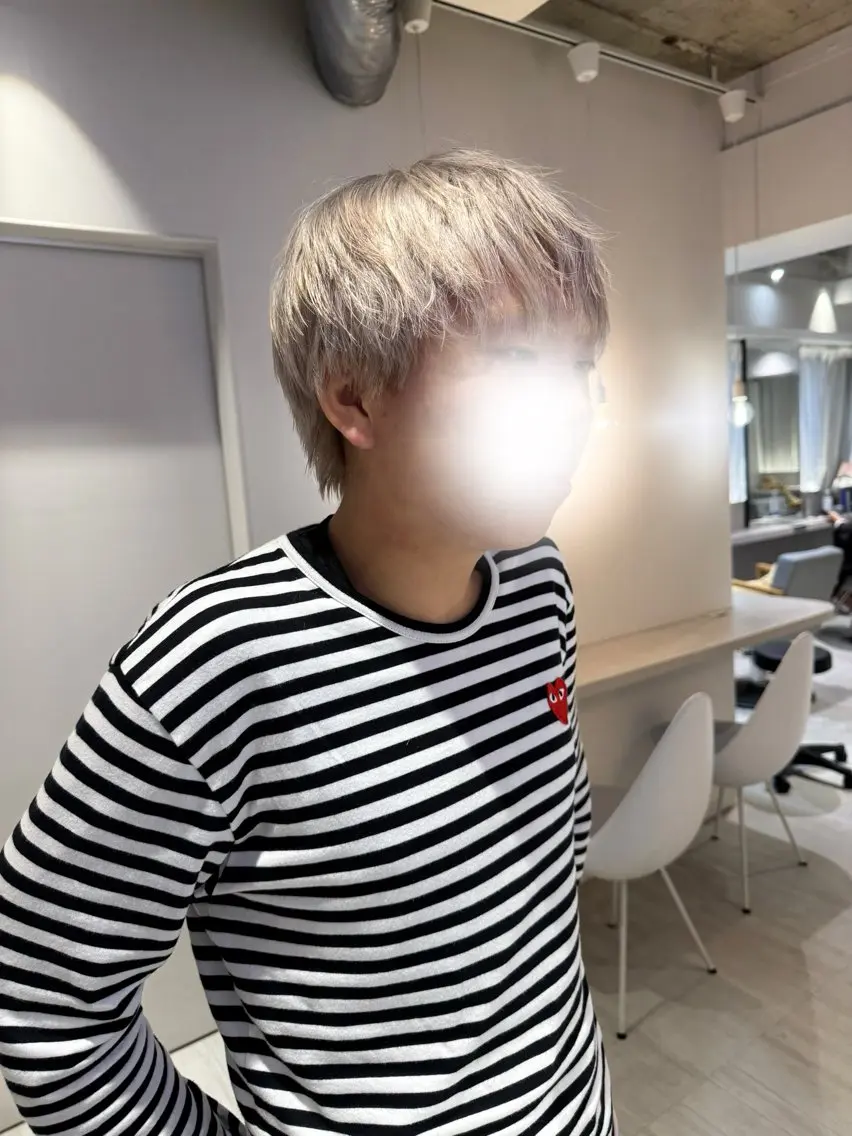 ショート カラー ベージュカラー ブリーチ ホワイトベージュ ヘアカラー トリートメント Ami/艶カラー/ レイヤー/ハイトーンのヘアスタイル