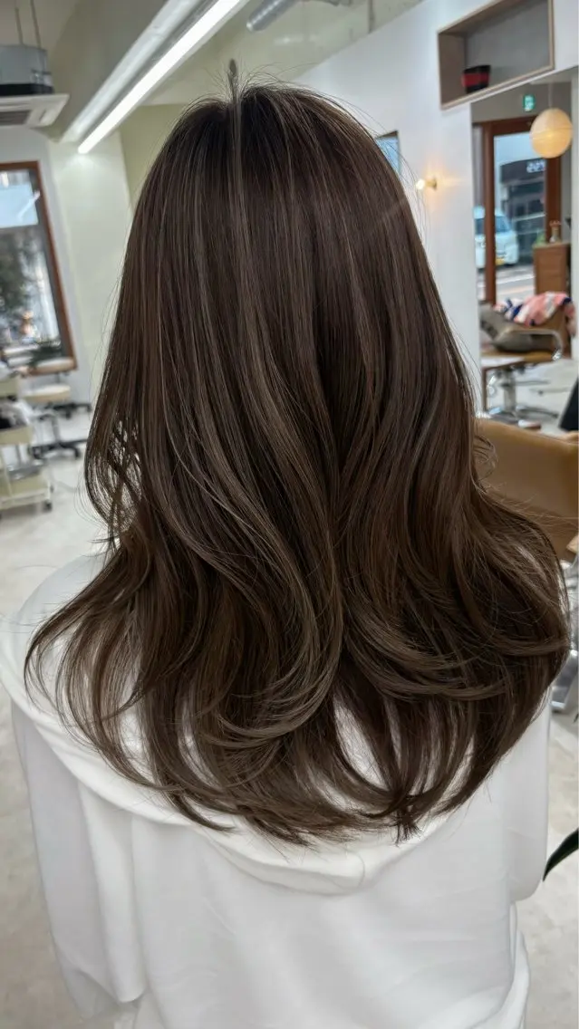 セミロング カラー 新實 ゆりあのヘアスタイル