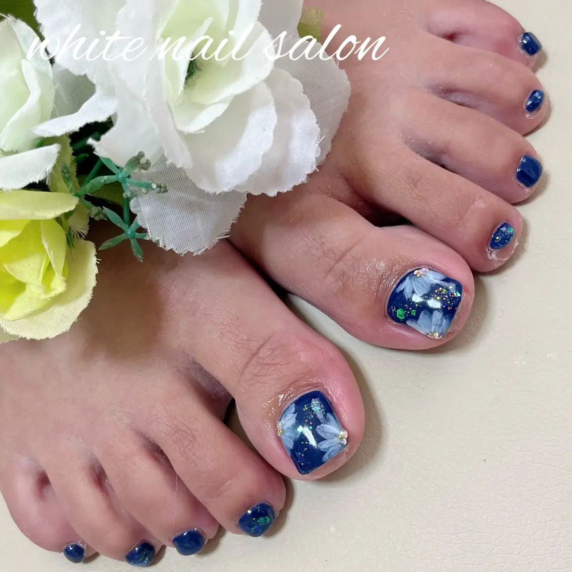 ネイル ラメ(グリッター) フットネイル white nail salonのネイルデザイン