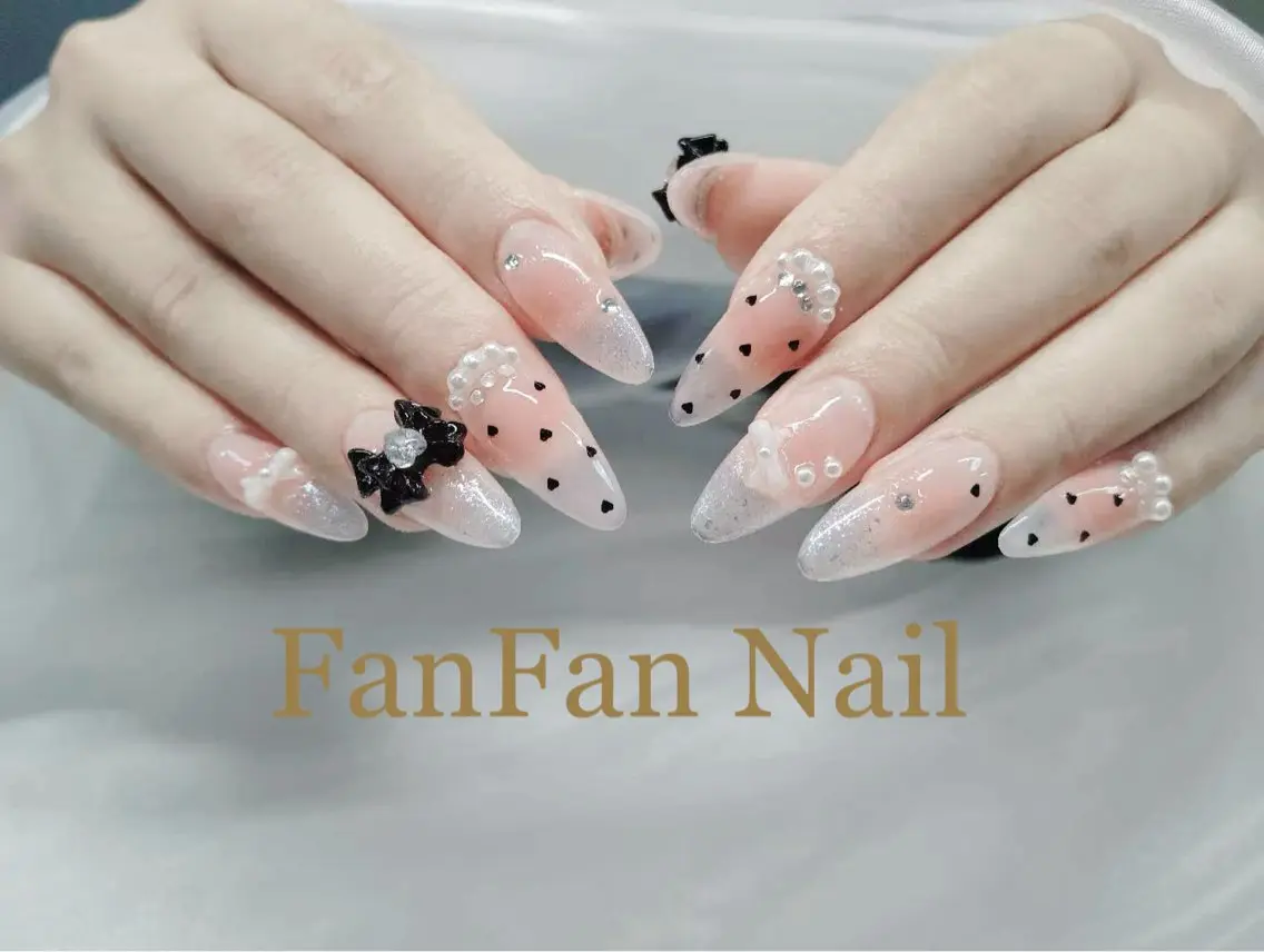 ネイル アートネイル オーロラネイル ガーリー キラキラネイル 韓国ネイル Mio NailsalonUのネイルデザイン