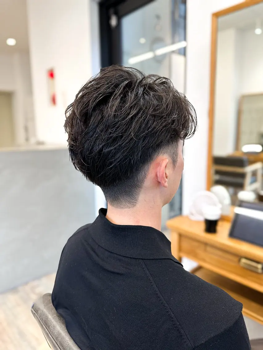 パーマ メンズ フェザーパーマ メンズパーマ 刈り上げ カット パーマ ブリーチカラー🔥 パーマ【佐々木凌平】のヘアスタイル