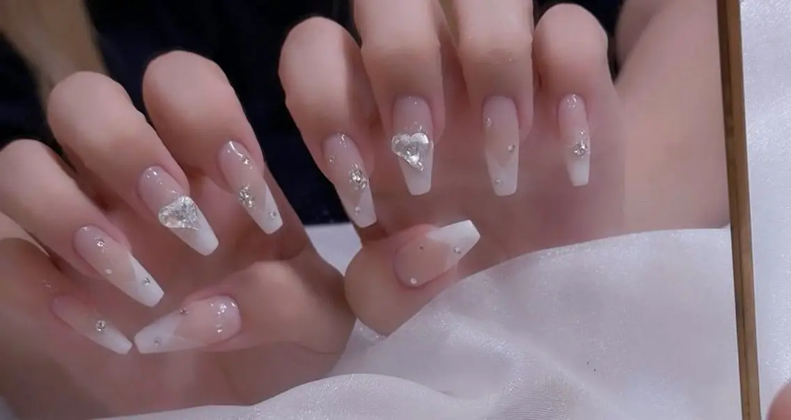 ネイル オーロラネイル チークネイル 長さ出し フットネイル フレンチネイル Lee Nails チップ長さだし専門店のネイルデザイン