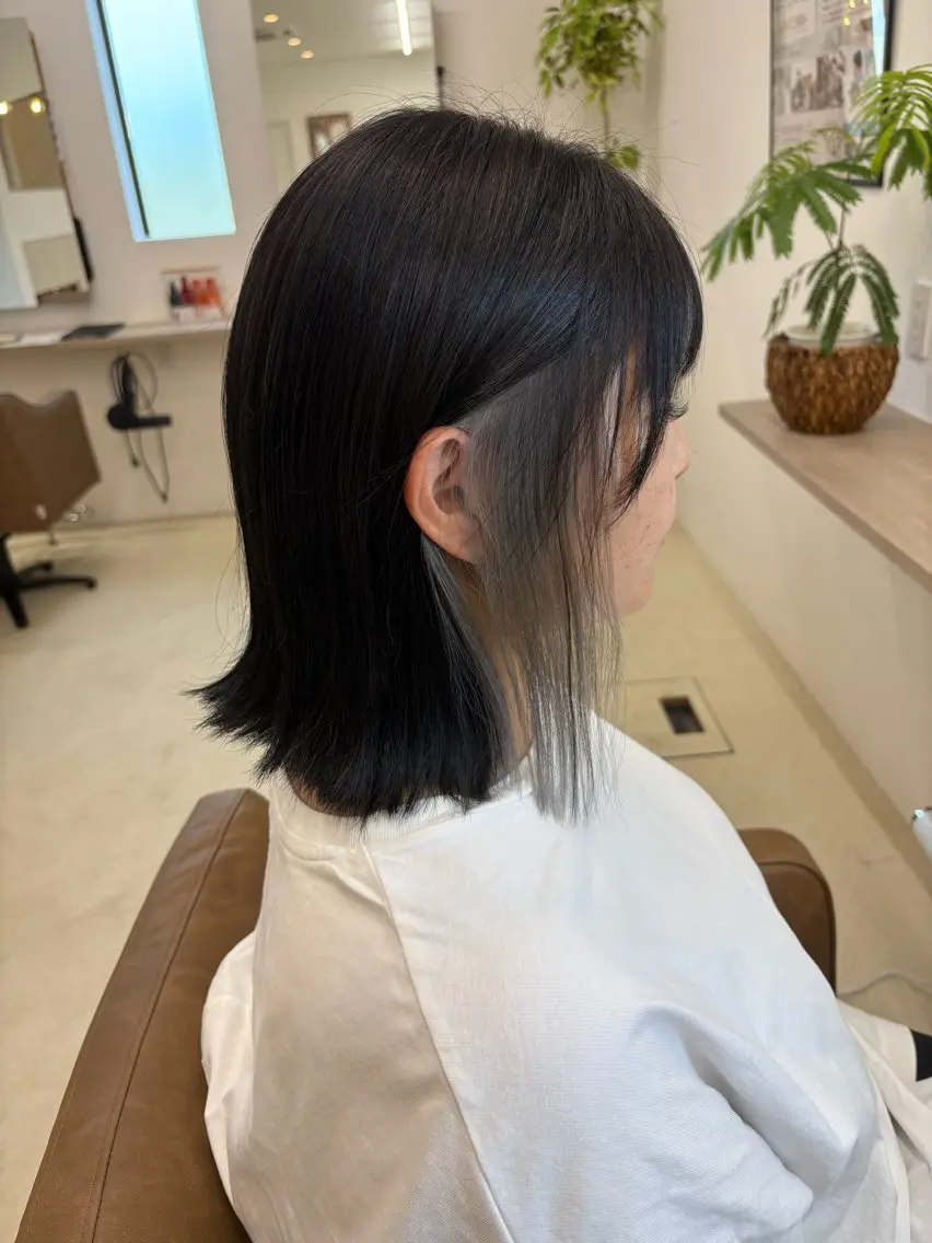 カラー ブリーチ インナーカラー シルバー ルプラボウ すぎやまみほのヘアスタイル
