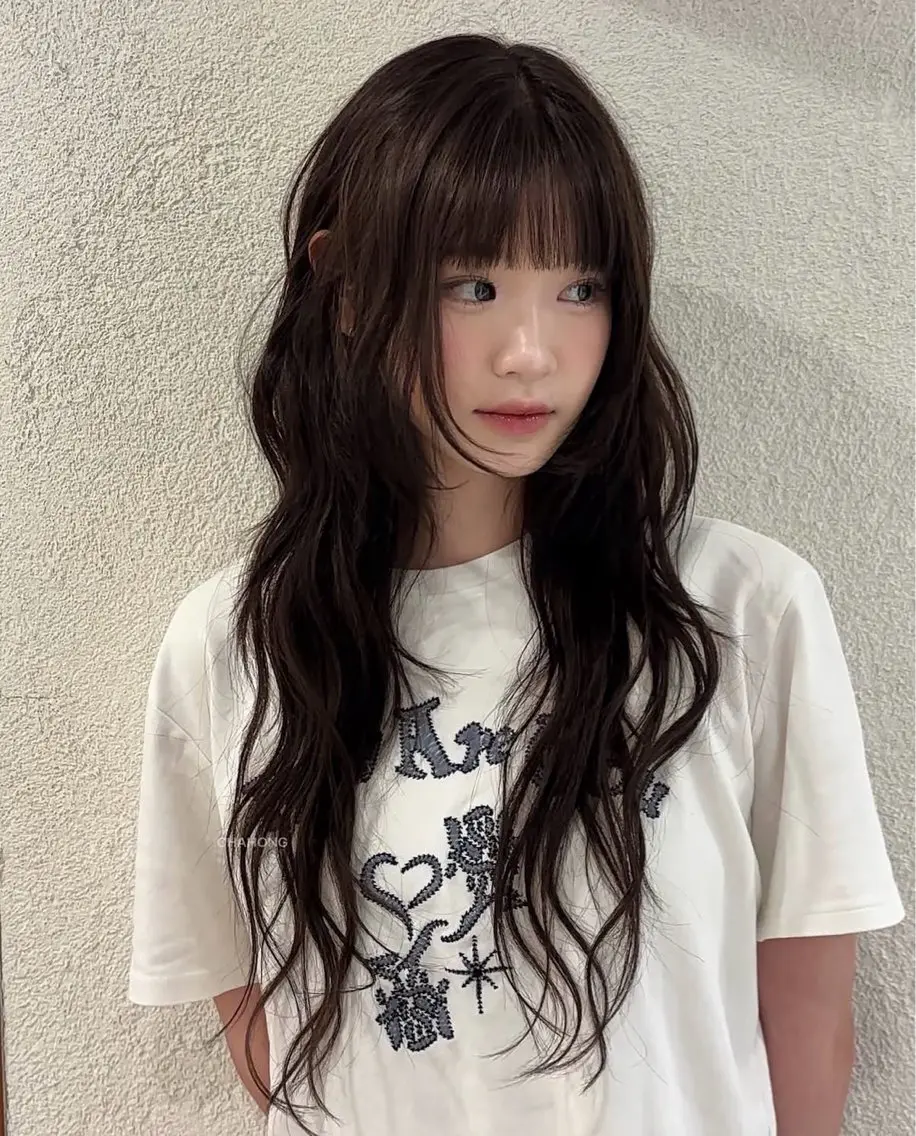 ロング カラー ヘアカラー 岡田 舞綺のヘアスタイル