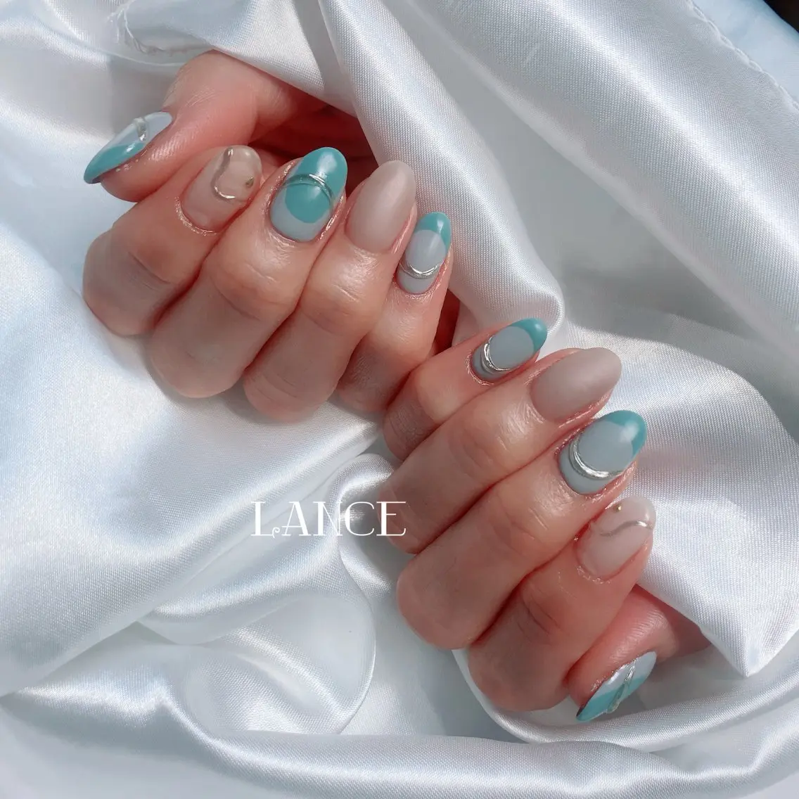 ネイル オーロラネイル フレンチネイル グラデーション キラキラネイル 韓国ネイル ハンドネイル Lance nailのネイルデザイン