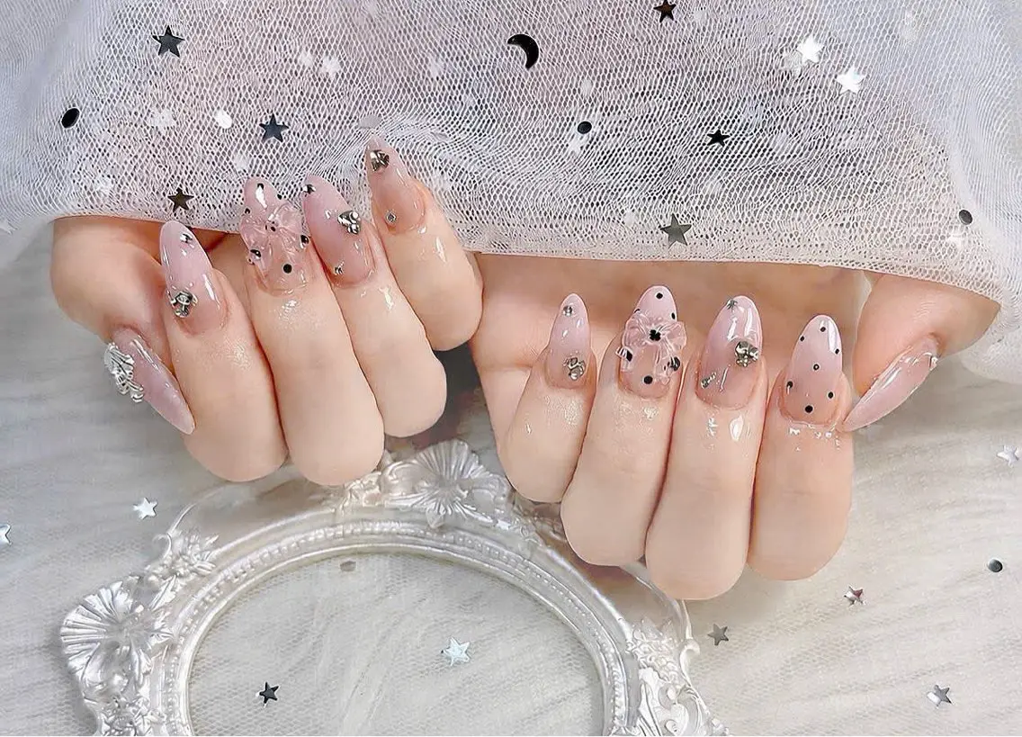 ネイル チークネイル ドット 長さ出し フットネイル フレンチネイル ハンドネイル Hana Nail Salonのネイルデザイン
