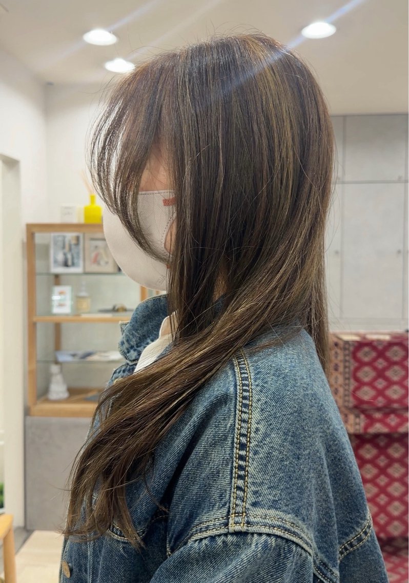 ロング カラー ベージュカラー 透明感カラー ハイライトカラー オリーブベージュ ハイライト カット ヘアカラー スギヤマチヒロ /パーマ/ショートのヘアスタイル