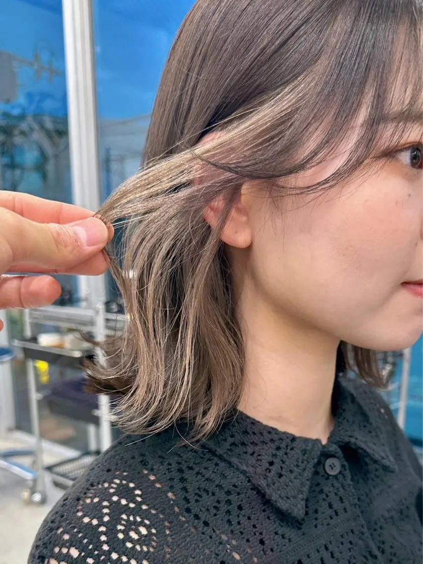 ショート カラー ベージュカラー インナーカラー トリートメント ヘアカラー トリートメント ヘアセット RYOSUKE ハイトーンのヘアスタイル