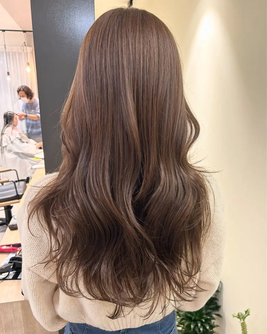 ロング カラー ベージュカラー ブリーチ 透明感カラー ブリーチなしカラー シアーベージュ hubhair レイヤー/透明感のヘアスタイル