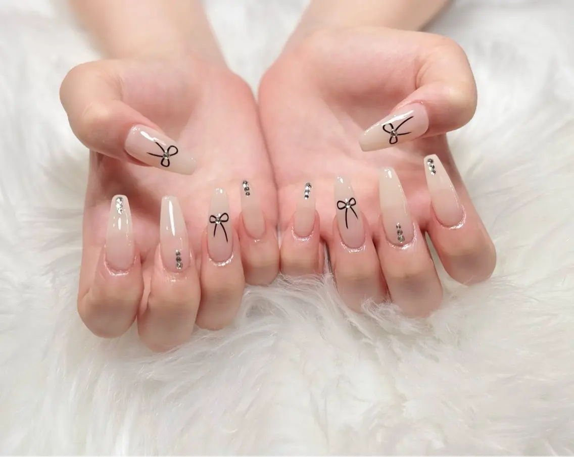 ネイル オーロラネイル チークネイル フットネイル フレンチネイル ジェルネイル ハンドネイル Nichi Nailsのネイルデザイン