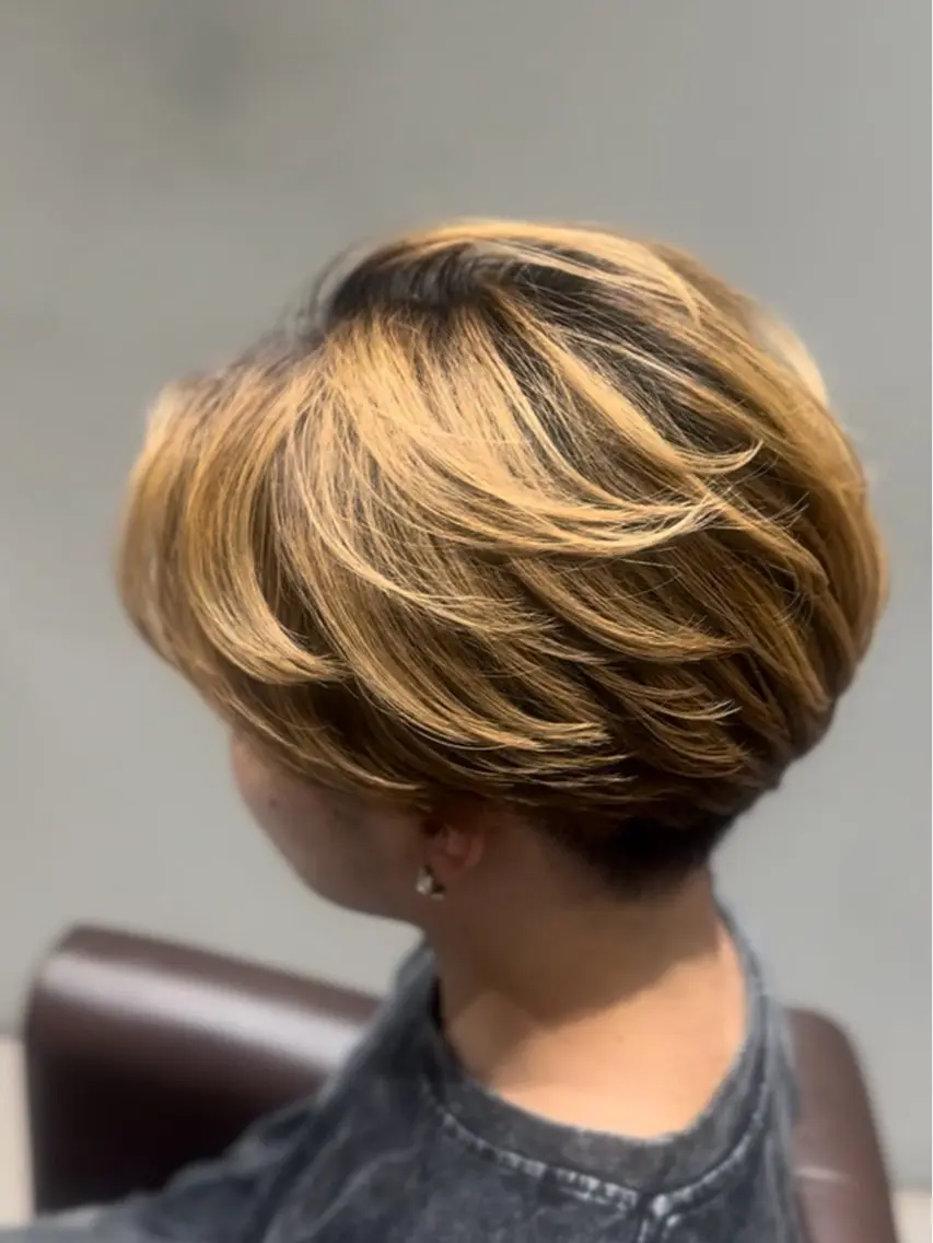カラー メンズ メンズバレイヤージュ センターパート バレイヤージュ ブロンド カット ヘアカラー トリートメント メンズ縮毛矯正 /町田/木村悠月のヘアスタイル