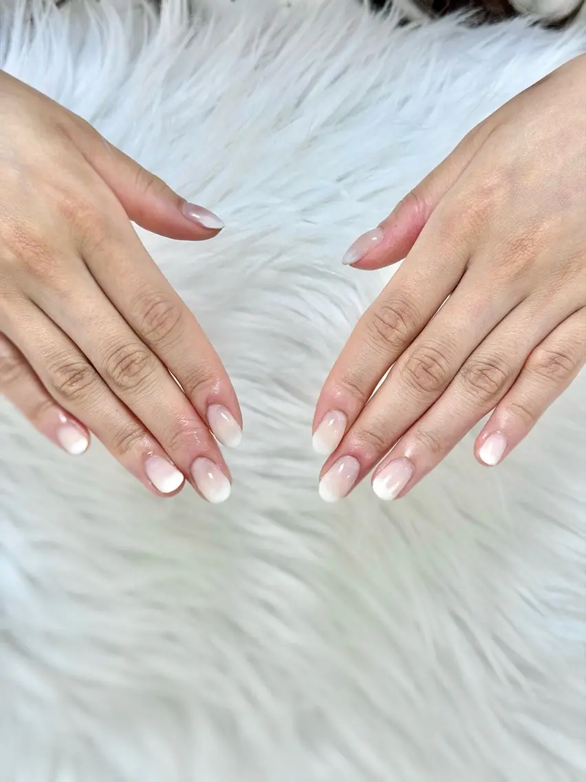 ネイル グラデーション オフィスネイル ピンク シンプルネイル ホワイト ハンドネイル PROVE NAIL 爪整体のネイルデザイン