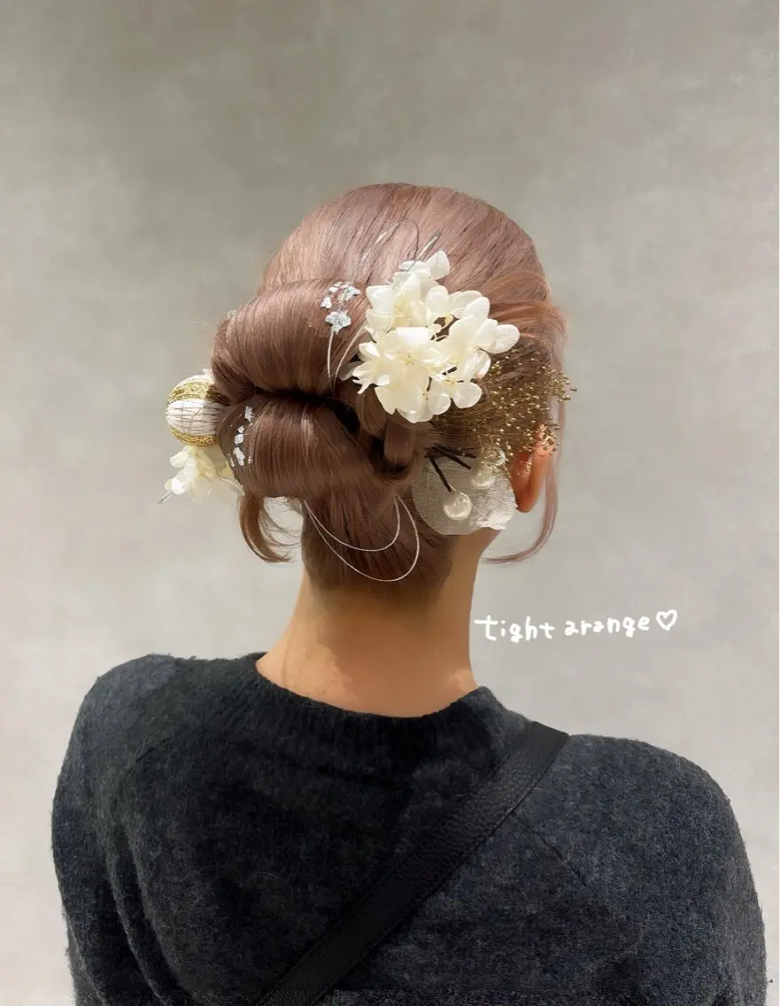 ロング カラー ヘアアレンジ 成人式 ヘアセット regalo Acari🍎のヘアスタイル