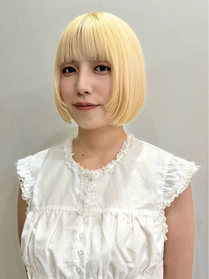 ショート ボブレイヤー ボブ 顔まわりレイヤー レイヤーカット 切りっぱなしボブ/ ブリーチカラー/大塚のヘアスタイル