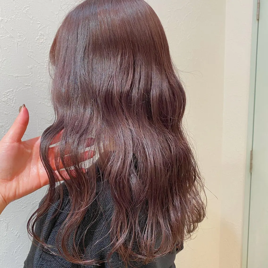 ロング ピンクラベンダー 天神最安値エクステ カラーレイヤーカットのヘアスタイル