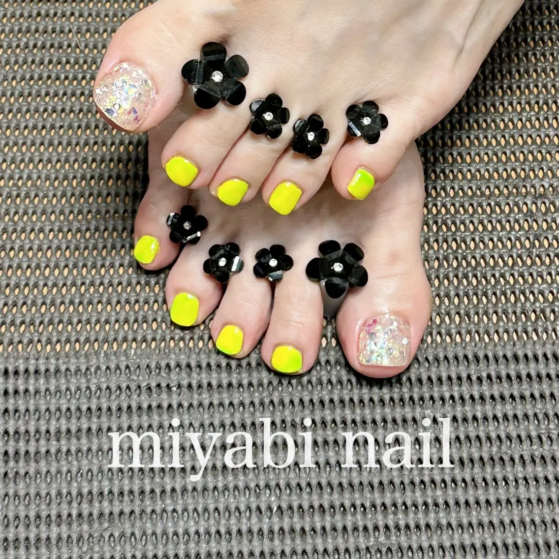 ネイル アートネイル フットネイル ジェルネイル グリーン キラキラネイル フットネイル miyabi nail 桂川駅近くのネイルデザイン