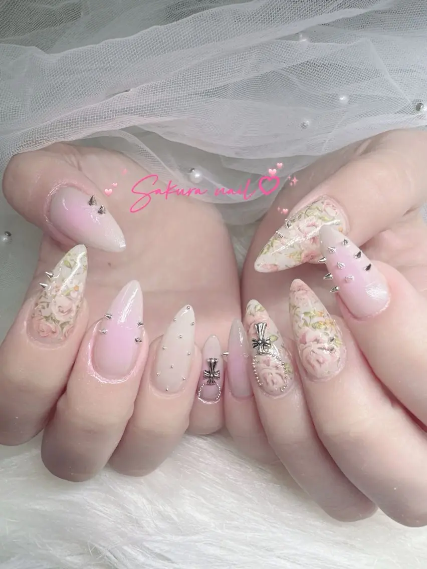 ネイル アートネイル オーロラネイル ボルドー チークネイル フレンチネイル ハンドネイル Sakura Nail Salonのネイルデザイン