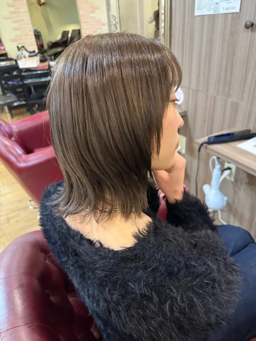 ミディアム カラー アッシュ アッシュブラウン ブラウンカラー レイヤーカット 🌙似合わせカット 🌙aiのヘアスタイル