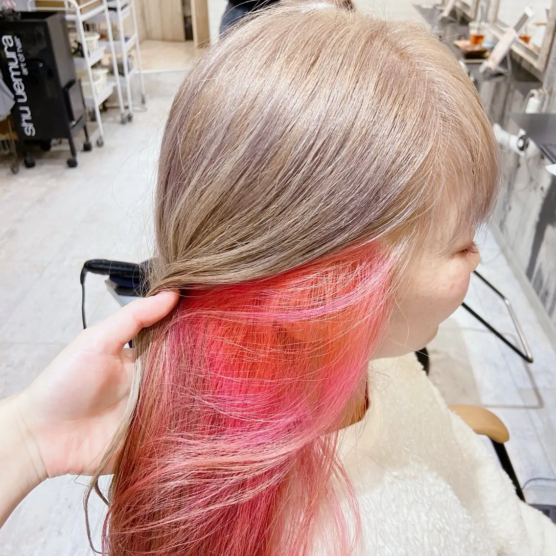 ロング ヘアカラー 🍒マツダ エナ‎🤍のヘアスタイル