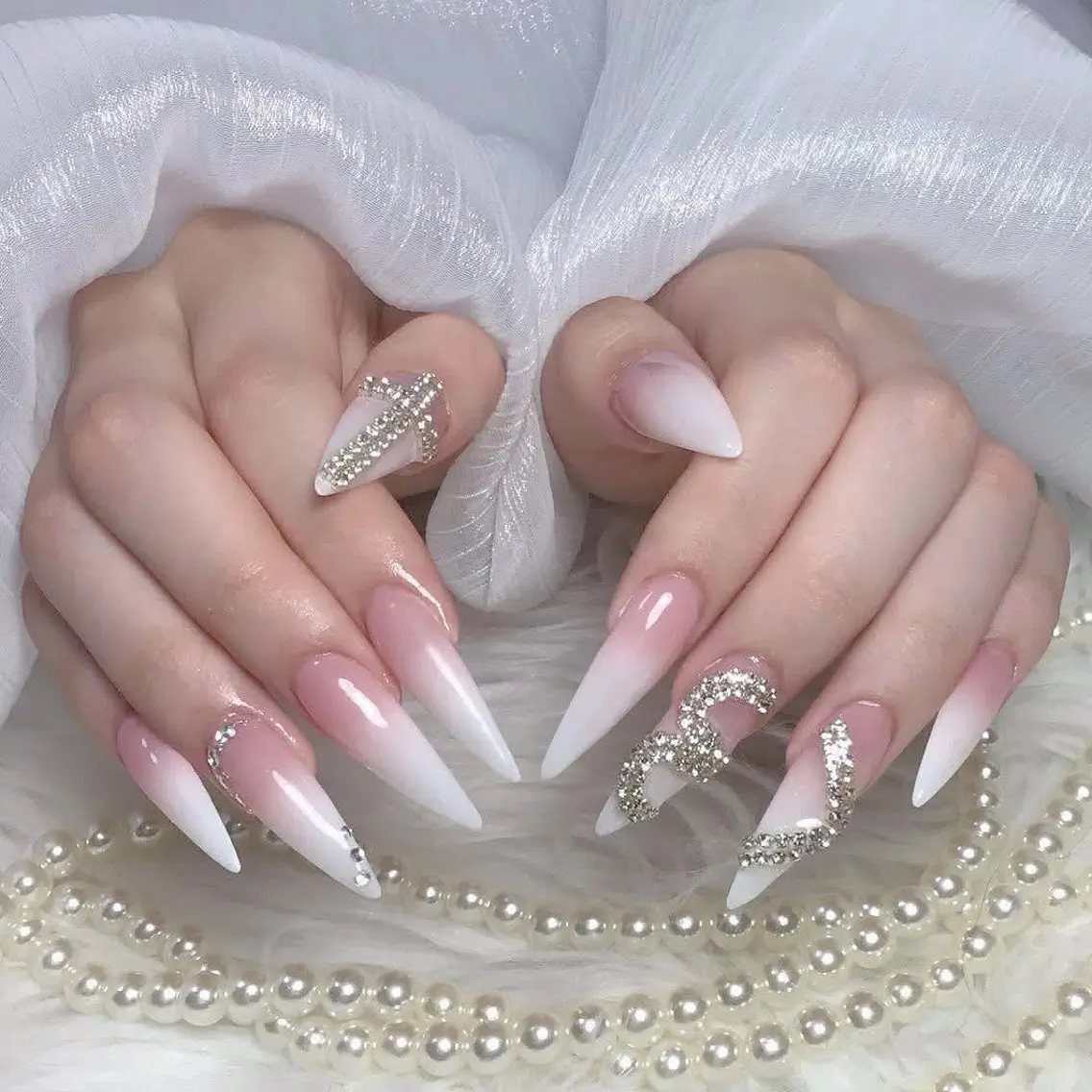 ネイル オーロラネイル 長さ出し フラッシュネイル フレンチネイル ジェルネイル ハンドネイル Amee Nail Salonのネイルデザイン