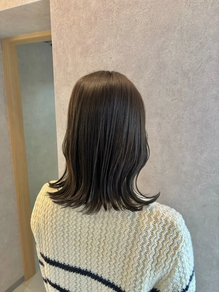 ミディアム カラー ベージュカラー オリーブベージュ カット ヘアカラー トリートメント little 小濱彰太のヘアスタイル