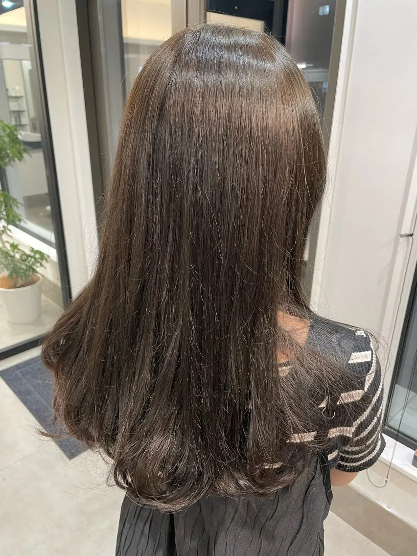 セミロング カラー ベージュカラー オリーブベージュ 山本 美羽のヘアスタイル