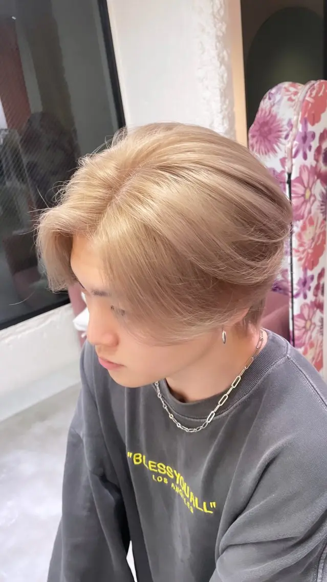 カラー ブリーチ Mii. 内田萌々のヘアスタイル